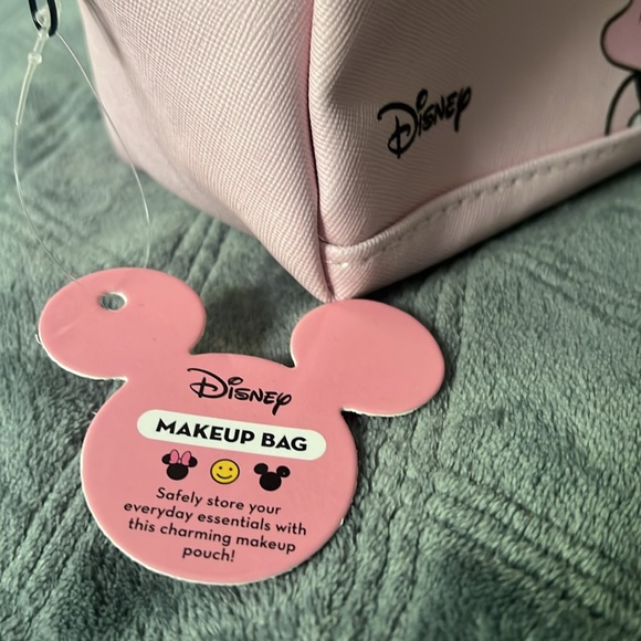4 piece Disney Cosmetic Set - Picture 6 of 8